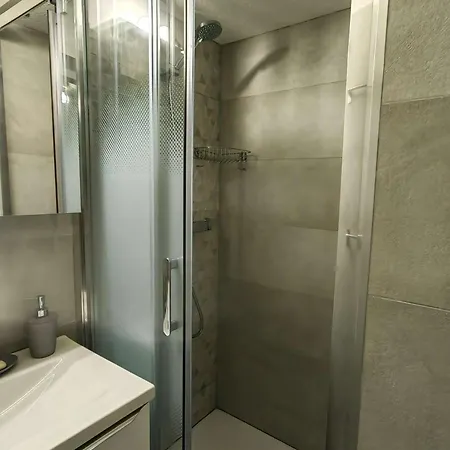 T2 Climatise Proche Avec Piscine Et Parking - Fr-1-607-152 アグド
